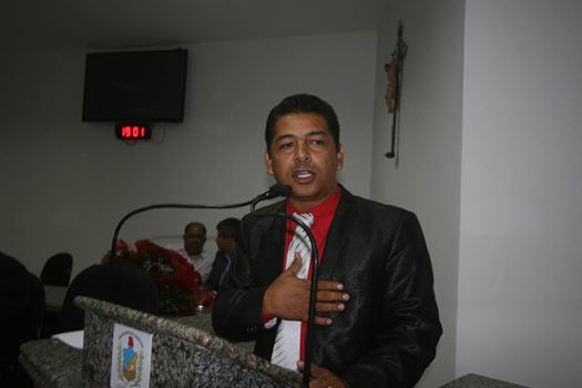 Charles Leal Tribuna