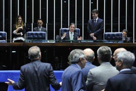 Votação Senado Aécio