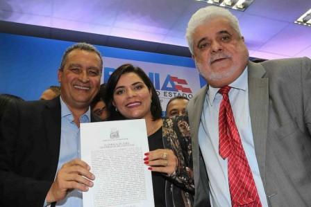 Prefeita Ana Passos assina convênio