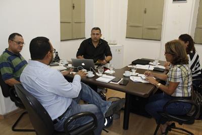 Reunião entrega kits Programas Sociais