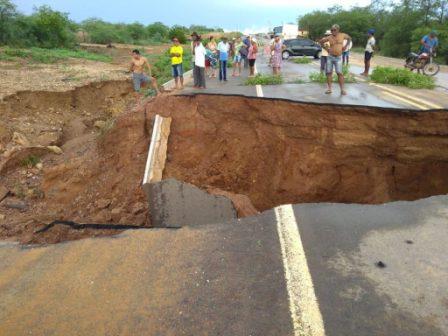 BR 235 rompimento.jpg