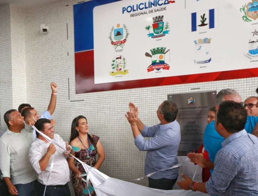 _Inaugura Policlínica Regional 2-compressed.jpg